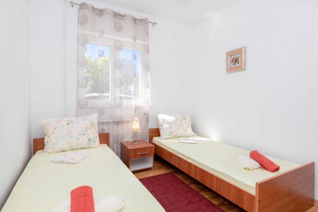 Apartment Lavanda With Beautiful Garden Krk Town Extérieur photo